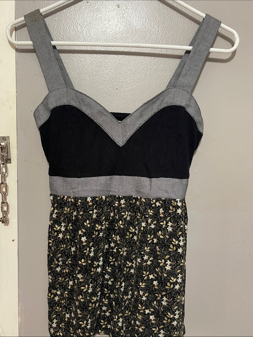 Kimchi Blue Black and Gray Floral-Print Midi Dress